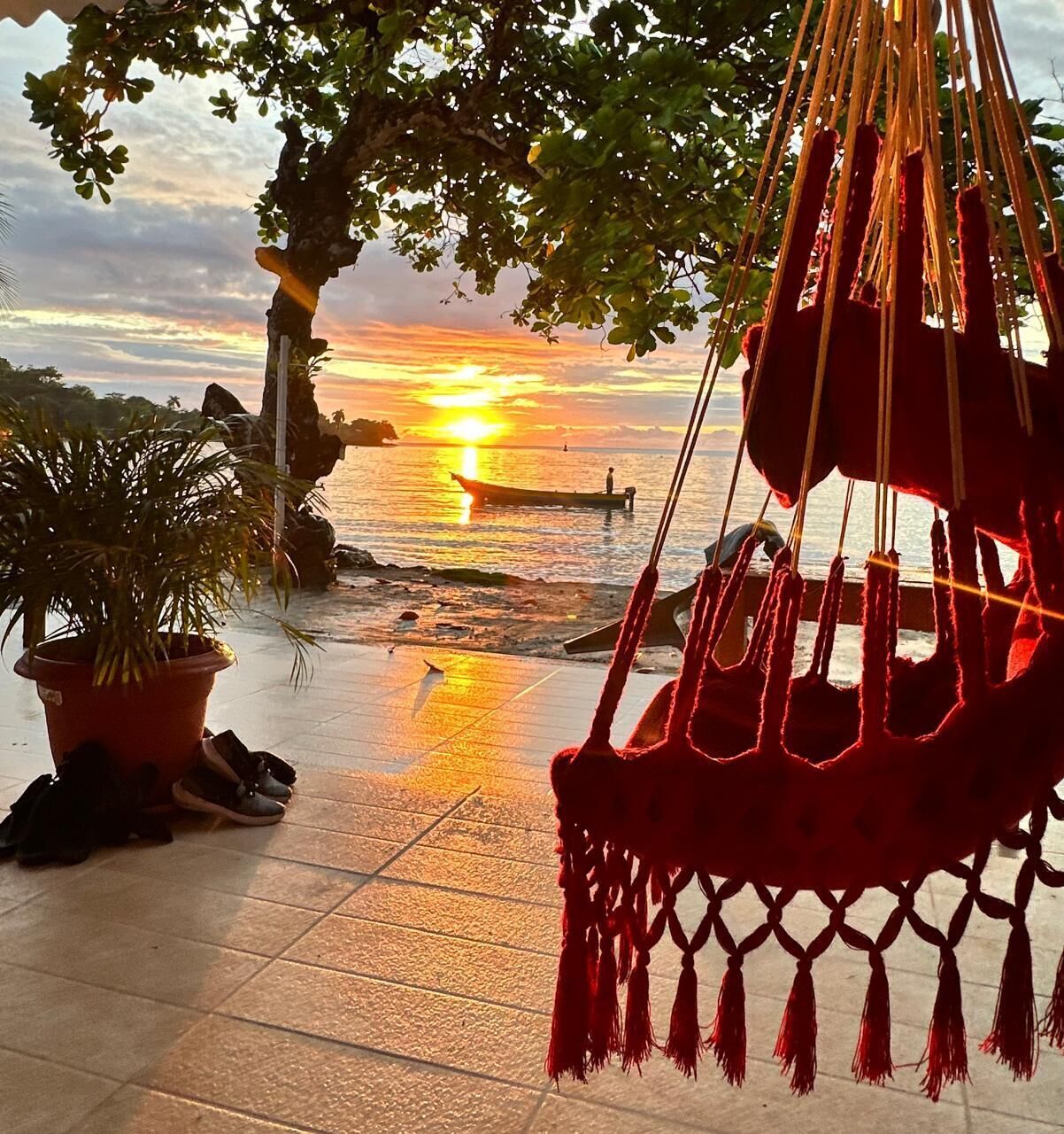 واجهة المنشأة - في المساء/الليل