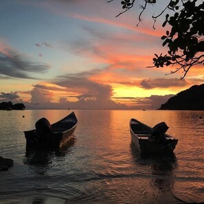 住宿正面 - 傍晚/夜晚