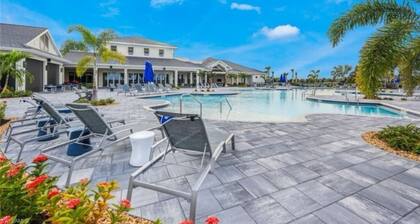 Luxury 3BR +Den 3BA heated Pool with Spa Home in Vista Wild Blue!