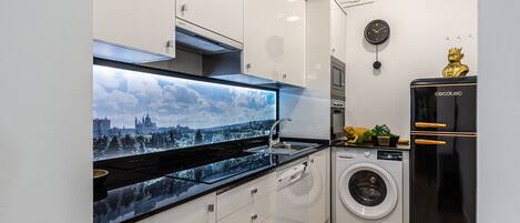 Refrigerador, microondas, horno y lavavajillas