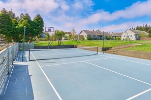Sports court - PICKLEBALL! Walk to Beach, Fireplace, BBQ (ANC#1) (Long Beach)