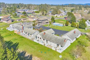 Exterior - PICKLEBALL! Walk to Beach, Fireplace, BBQ (ANC#3) (Long Beach)