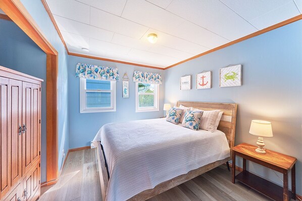 2 bedrooms, travel cot, free WiFi, bed sheets