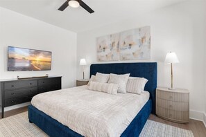 6 bedrooms, iron/ironing board, WiFi, bed sheets