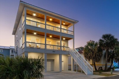 "Surf and Sound" Luxury Home! Elevator, Pool, Kayak/Paddleboard