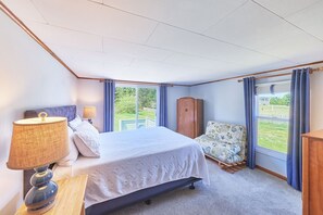 3 bedrooms, travel cot, free WiFi, bed sheets