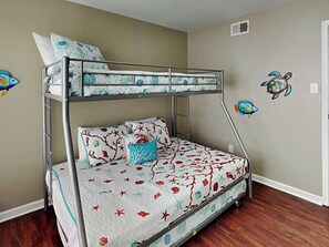 2 habitaciones, tabla de planchar con plancha, internet y ropa de cama