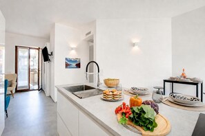 Dining - Quiet Oasis In Riva Heart With Balcony Dining (Riva del Garda)