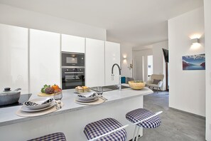 Fridge, microwave, oven, stovetop