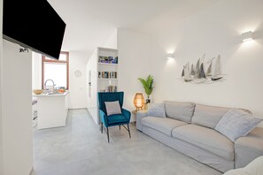 21-inch Smart TV with cable channels - Quiet Oasis In Riva Heart (Riva del Garda)