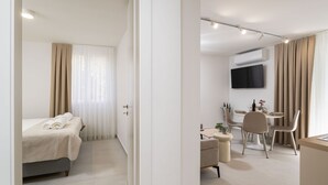 Leilighet (Modern City Escape) | Oppholdsrom | En 32-tommers Flatskjerm-TV med kabel-kanaler