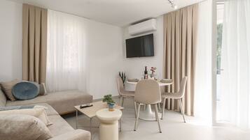 Apartment (Modern City Escape) | Wohnzimmer | 32-Zoll-Flachbildfernseher mit Kabelempfang