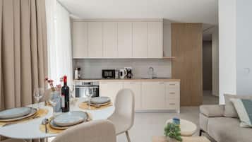 Apartamento (Modern City Escape) | Cozinha privada | Geladeira