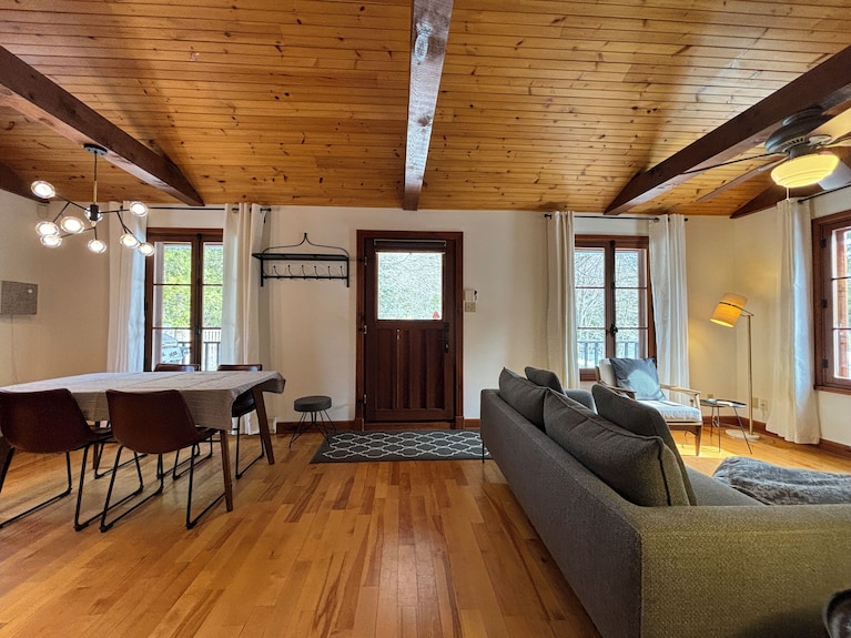 Streamside Retreat - Petit Train Du Nord At Km 39 - Cedar Creek Cottage - ケベック