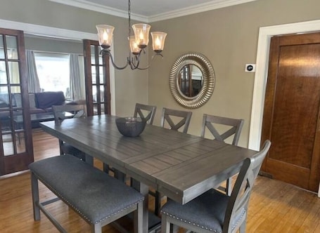 Dining. Charming 3-Bedroom Pet-Friendly Home by Lake Erie