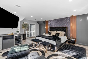 6 slaapkamers, een strijkplank/strijkijzer, wifi, beddengoed