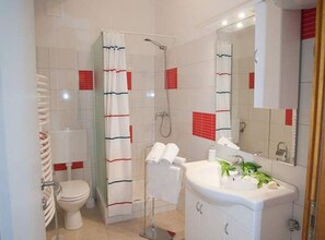 Departamento (Comfort One Bedroom Apartment with Ba) | Baño | Regadera y toallas 