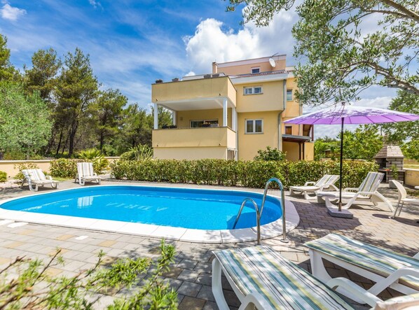 3 outdoor pools, pool umbrellas, sun loungers