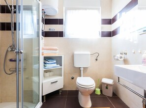 Apartment (Classic Two Bedroom Apartment with Te) | Bathroom