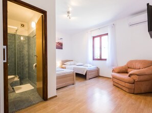 1 chambre, lits bébé (en supplément)