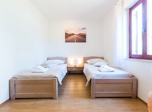3 bedrooms, cots/infant beds