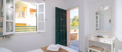 1 bedroom, in-room safe, desk, iron/ironing board