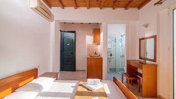 1 bedroom, in-room safe, desk, iron/ironing board