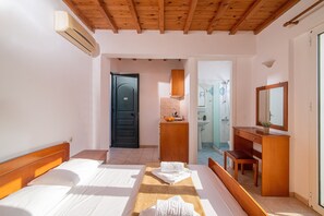 1 bedroom, in-room safe, desk, iron/ironing board