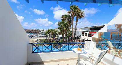 Charming 1-bedroom apartment in lovely Tías with WiFi, AC