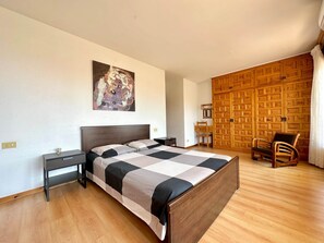 Iron/ironing board, WiFi, bed sheets - V004 - Cargols de Mar 4 (Empuriabrava)