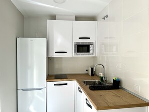 Fridge, microwave, coffee/tea maker, electric kettle - PlazaMayorSuites III CASA DE CAMPO (Madrid)