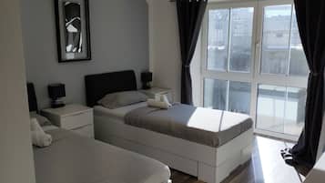 Standard-Zweibettzimmer, eigenes Bad, Blick auf den Innenhof | Kostenloses WLAN