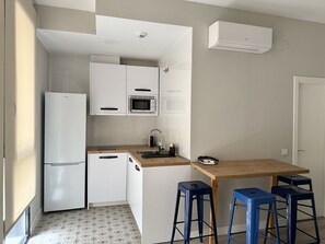Fridge, microwave, coffee/tea maker, electric kettle