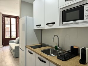 Fridge, microwave, coffee/tea maker, electric kettle