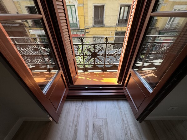 Interior - PlazaMayorSuites VIII MUSEO THYSSEN (Madrid)