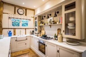 Private kitchen - Luxuriously presented converted barn set in romantic private setting. (Westcott)