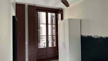 Zimmersafe, Bügeleisen/Bügelbrett, kostenloses WLAN, Bettwäsche