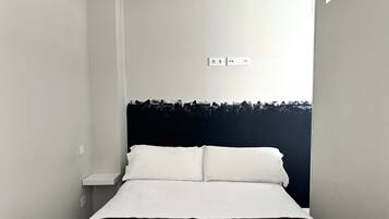 客房内保险箱、熨斗/熨衣板、免费 WiFi、床单