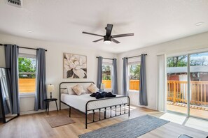 4 chambres, fer et planche à repasser, Wi-Fi, draps fournis