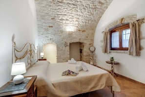 3 bedrooms, laptop workspace, soundproofing, free WiFi