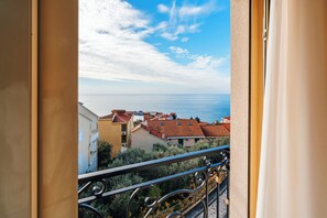 Premium bedding, Select Comfort beds, desk, laptop workspace - The Golden Legacy Hotel (Sveti Stefan)