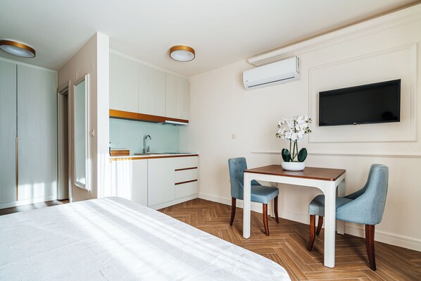 Deluxe Room | Dapur peribadi | Pembancuh kopi espreso, pembancuh kopi/teh, peti sejuk mini, dapur