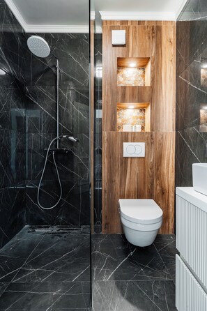 Shower, hair dryer, towels, soap - The Golden Legacy Hotel (Sveti Stefan)