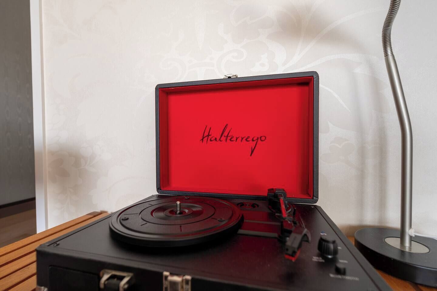 A turntable with a red interior and the word "Halterreyo" written on it.