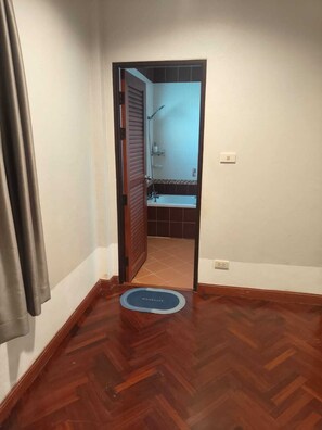 Dusj, bidé, håndklær og såpe