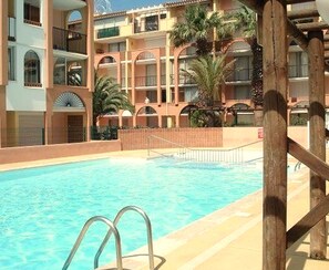 Piscine extérieure (ouverte en saison)