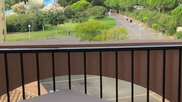 Chambre standard cÎté Aqualand avec terrasse, non climatisée | Terrasse/Patio