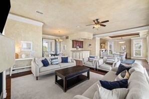 Smart TV - Destiny West! Ocean Views! Pool/Hot Tub! Bikes! (Destin)