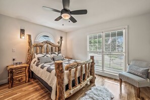 3 chambres, bureau, fer et planche à repasser, lit parapluie