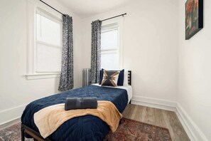 4 habitaciones, tabla de planchar con plancha, cuna de viaje y wifi 